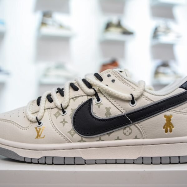 NK Dunk Low x LV - Sneakers