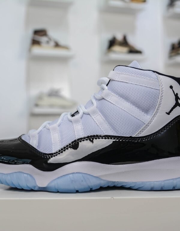 NK Air Jordan 11 Retro Concord – Baskets – Noir