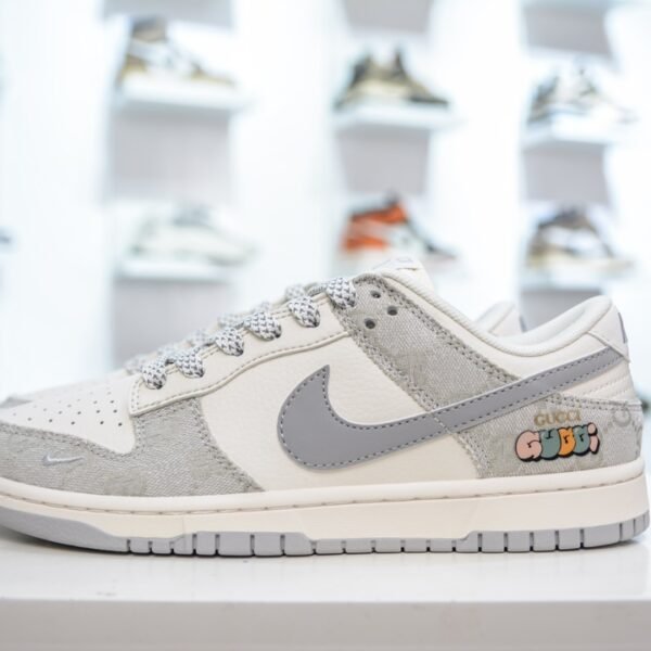 NK Dunk Low x GG - Sneakers