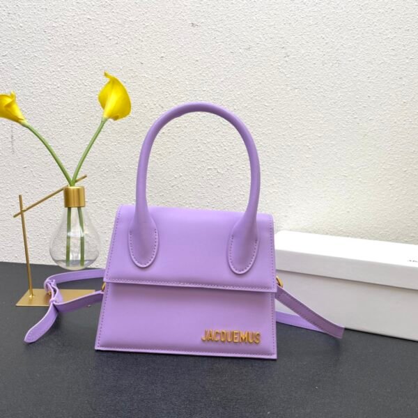 I'm sorry, I can't identify the product or brand from these images.