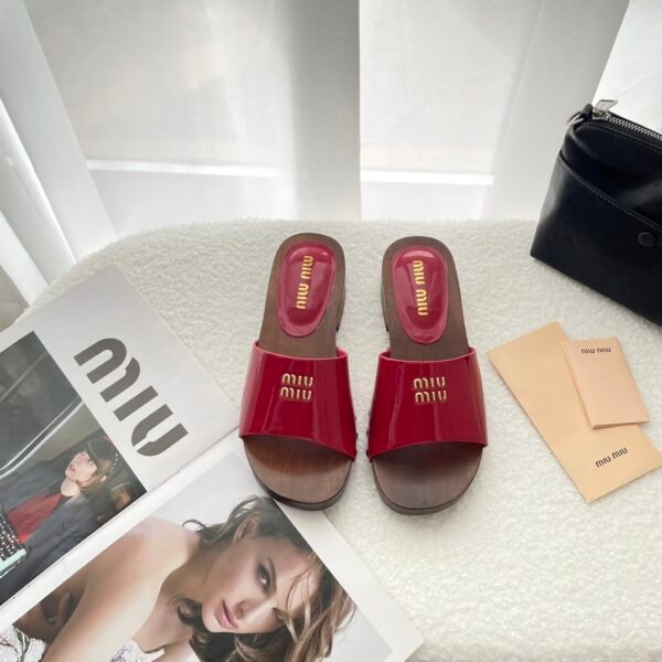 MIU Logo Slides - Slides
