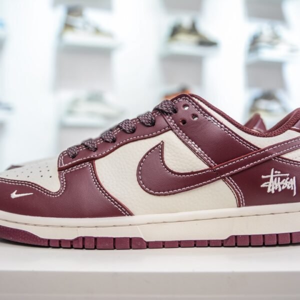 NK Dunk Low Pro SB Stussy Cherry - Sneakers