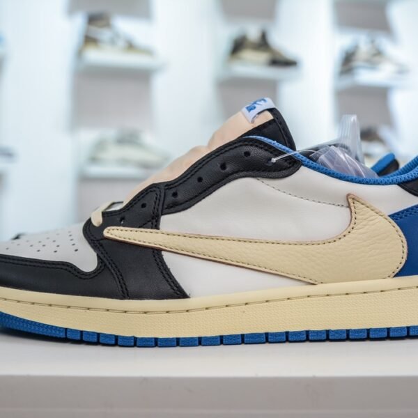 NK Air Jordan 1 Low OG Travis Scott x Fragment - Sneakers