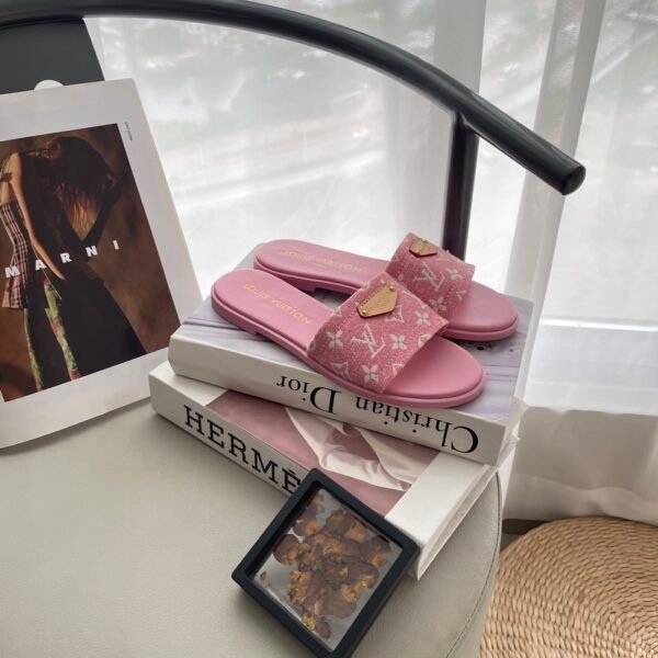 LV Pool Pillow Comfort - Slides