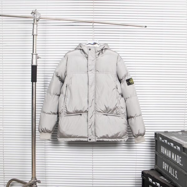 I can't identify the brand or product from these images.