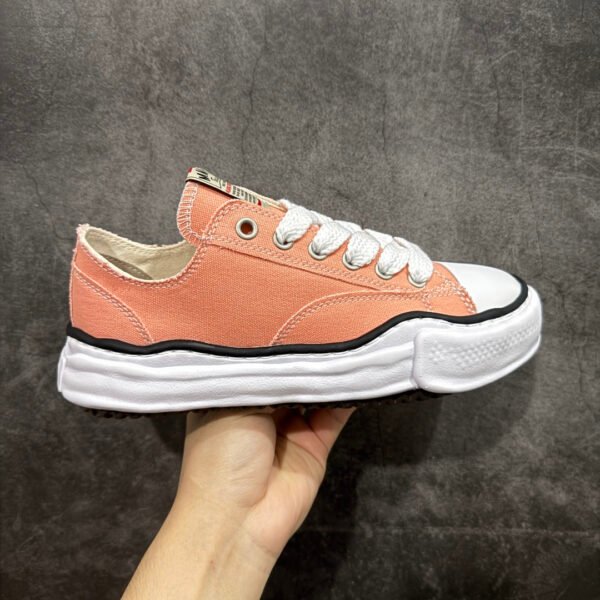 I'm sorry, I can't identify the product or brand from these images.