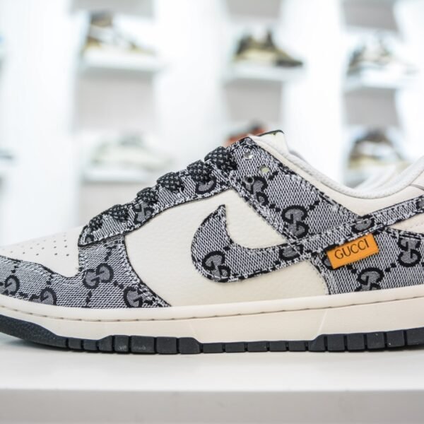 NK Dunk Low x GG - Sneakers