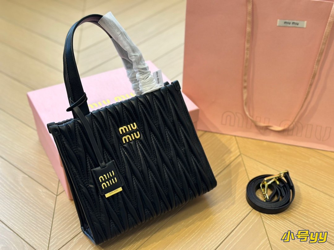 MIU Wander Matelassé Black Leather - Bag - Image 6