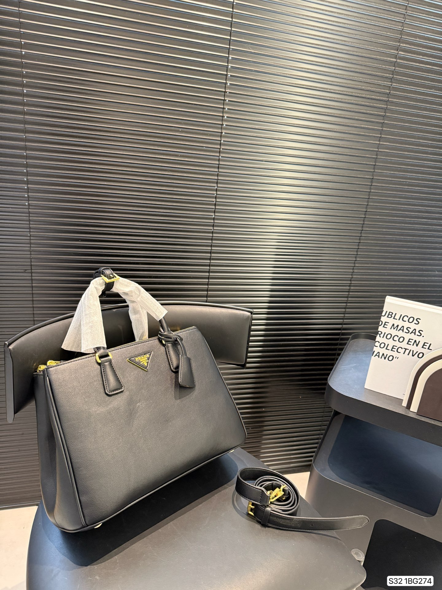 PR Galleria Medium Black Leather - Bag - Image 2