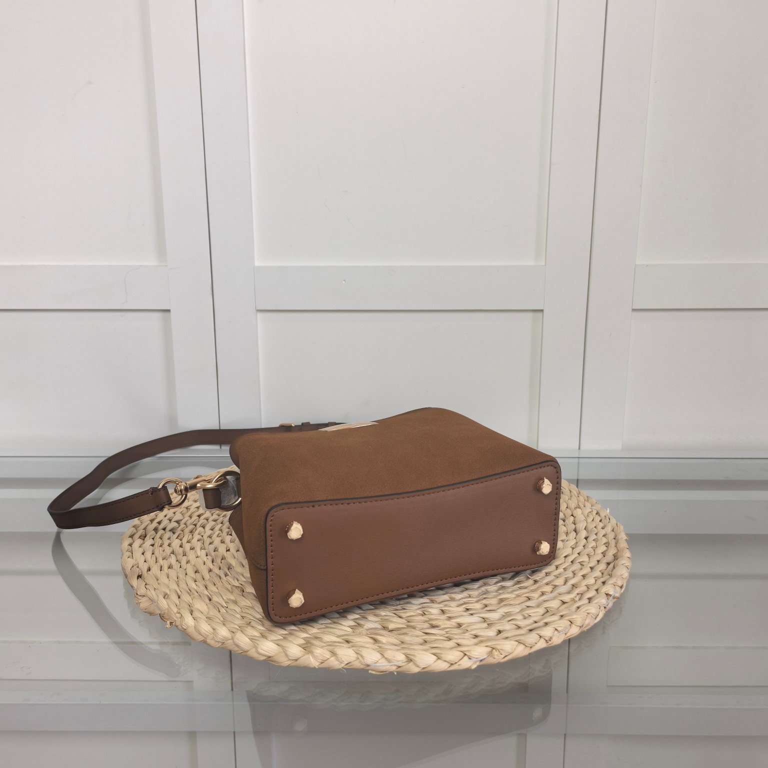 I can't identify the brand or model of this product. - Image 6