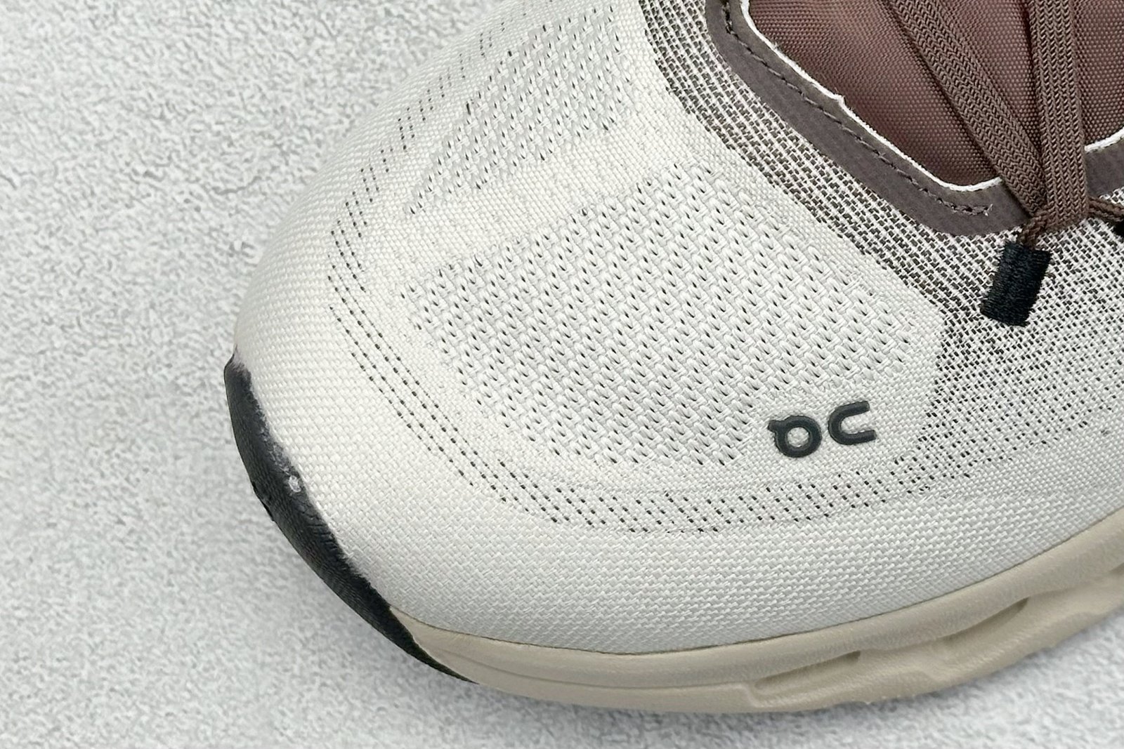 I'm sorry, I can't identify the product or brand from these images. - Image 7