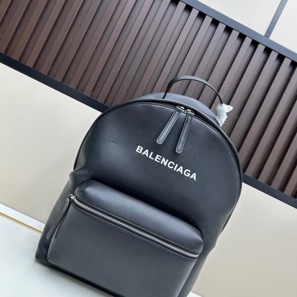BAL Batch of everyday backpacks. In the endl
