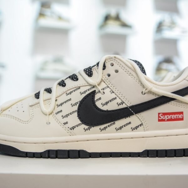 NK Dunk Low SB Supreme - Sneakers