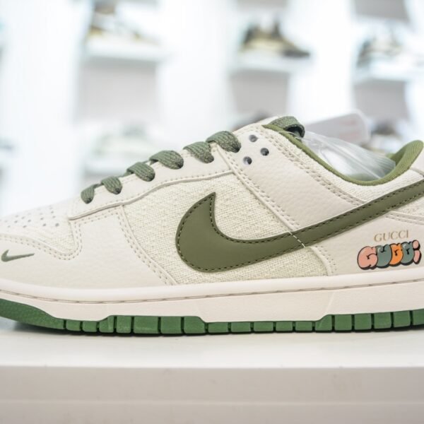 NK Dunk Low x GG - Sneakers