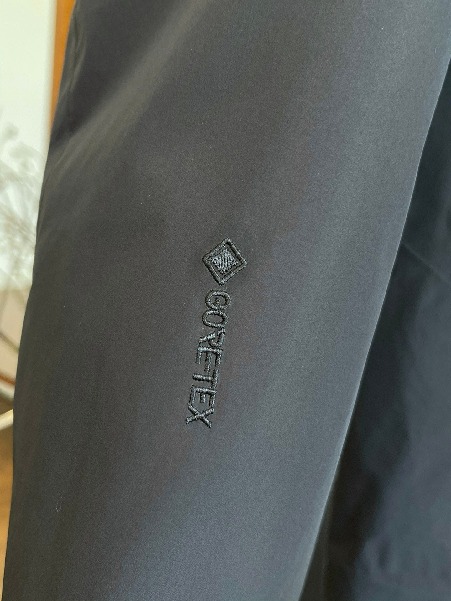 I'm sorry, I can't identify the product or brand from the images. - Image 6