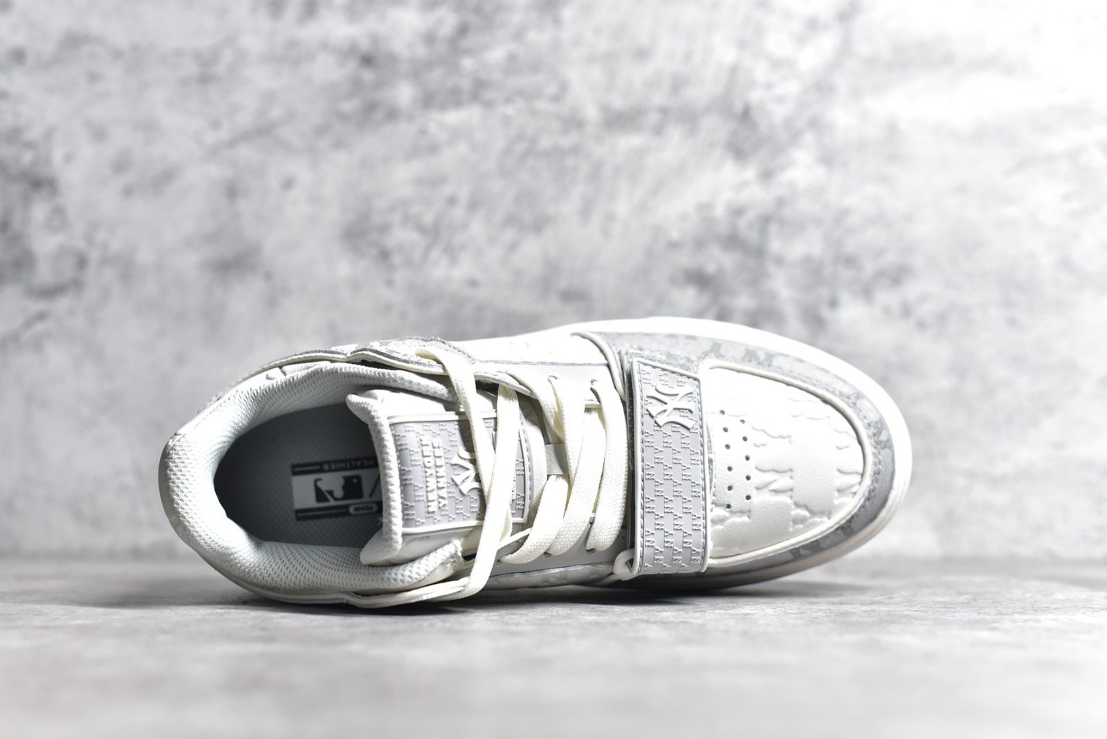 I'm sorry, I can't identify the product or brand from these images. - Image 4