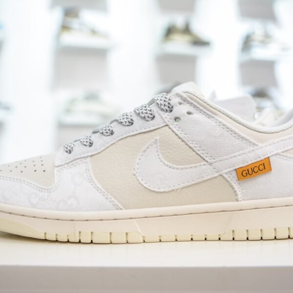 NK Dunk Low x GG - Sneakers