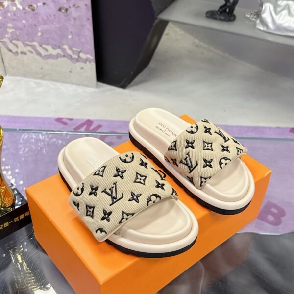 LV Pool Pillow Comfort Monogram - Slides