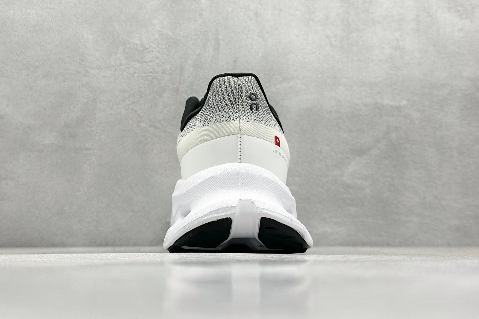 I can't identify the brand or model of the shoes in the images. - Image 6