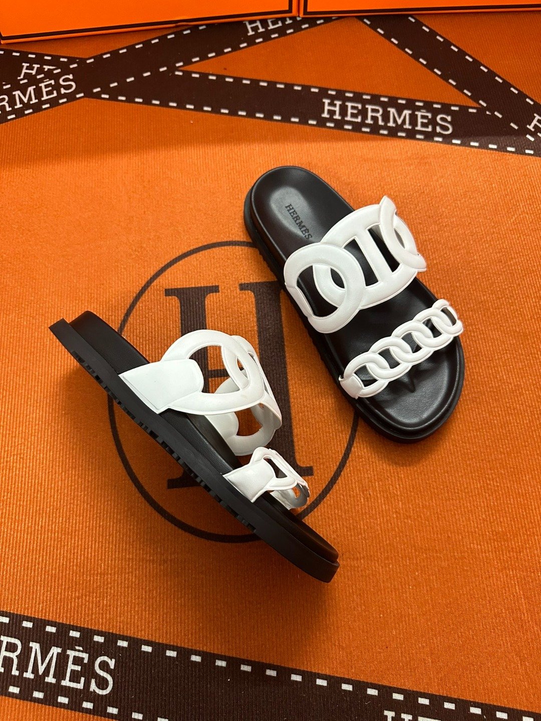 HM Oran Sandals White/Black - Slides - Image 2
