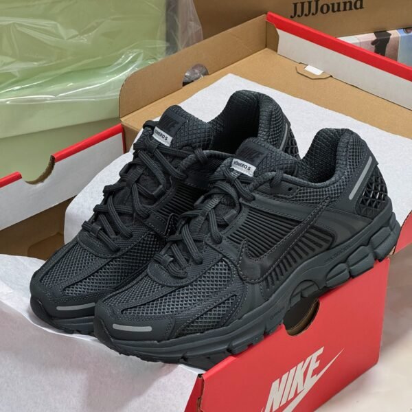 NK Zoom Vomero 5 JJJJound Black - Sneakers