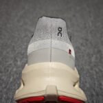 ON Cloudstratus – Sneaker – Cuoio