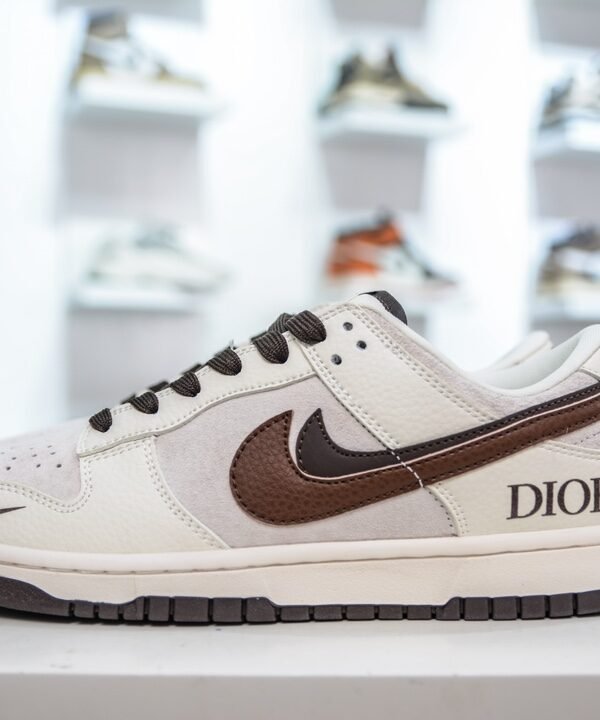 NK Dunk Low x CD – Sneaker – Marrone