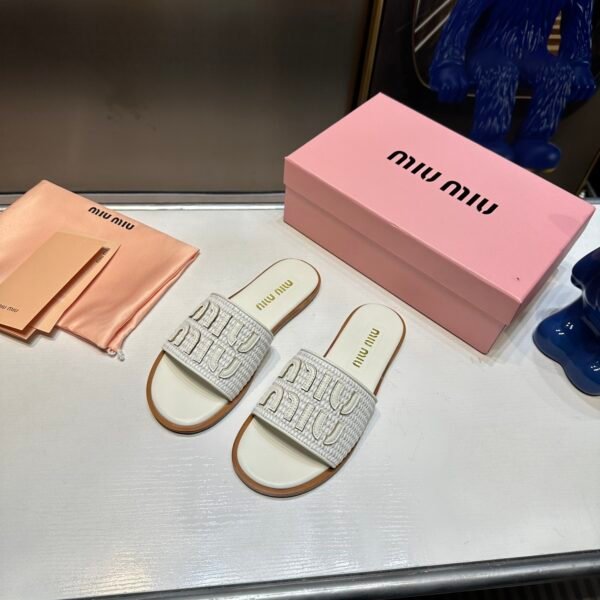 MIU Logo Embellished Slides - Slides