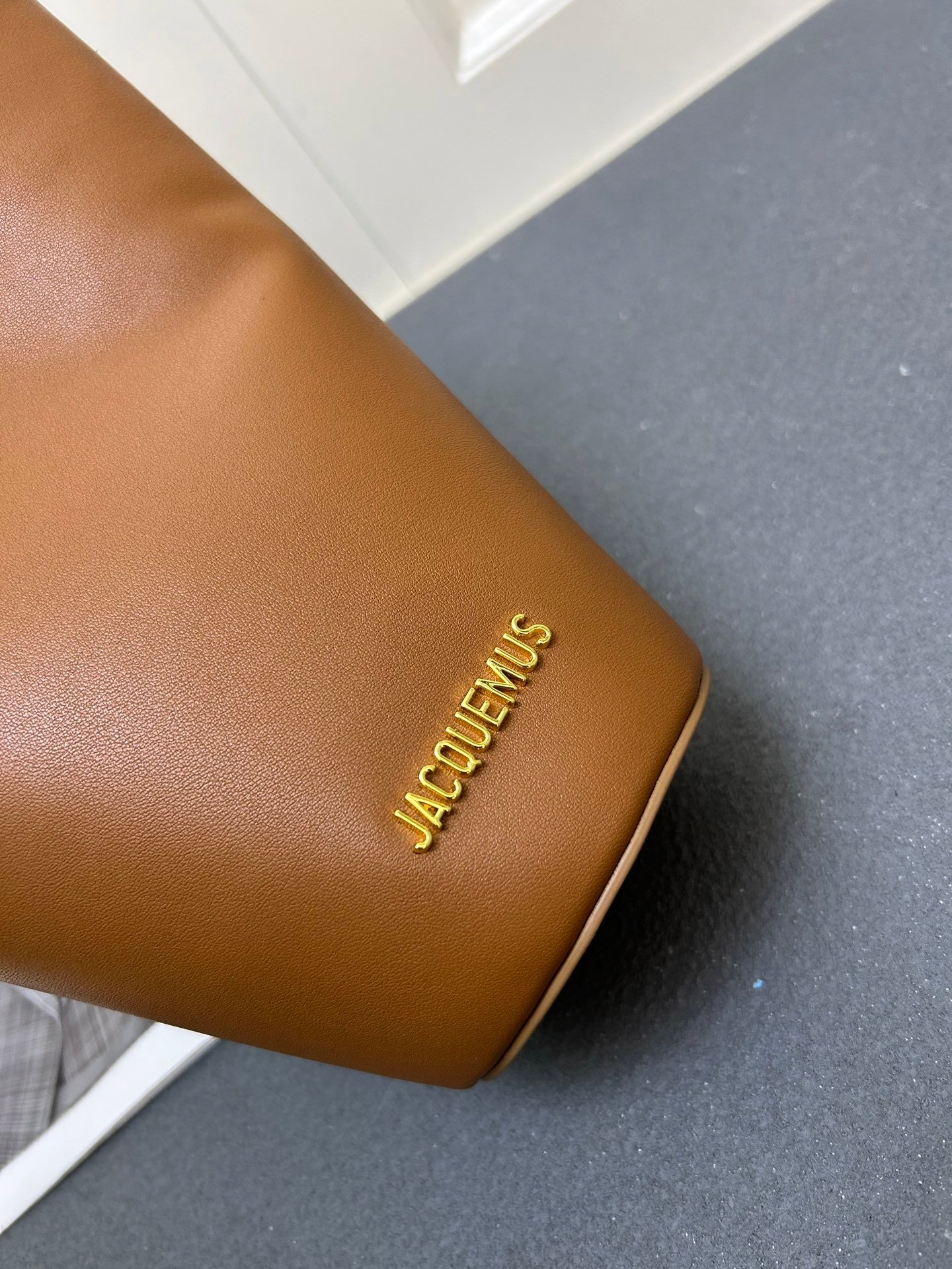 I'm sorry, I can't identify the product or brand from these images. - Image 6