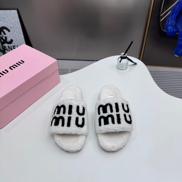 MIU Furry Logo Slides White/Black - Slides