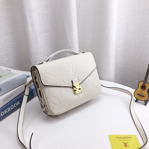 LV Pochette Métis Empreinte Leather - Bag