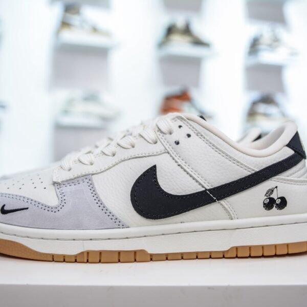 NK SB Dunk Low x Stussy Cherry - Sneakers