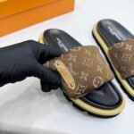 LV Pool Pillow Comfort – Slides