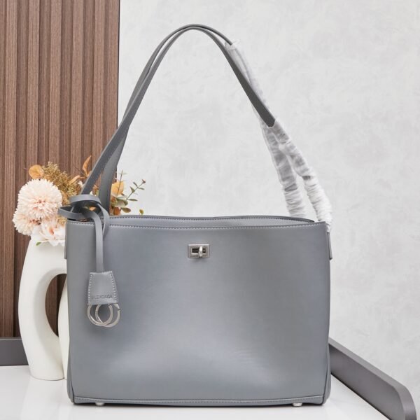 Accompanied with a box, the Rodeo series from Balen