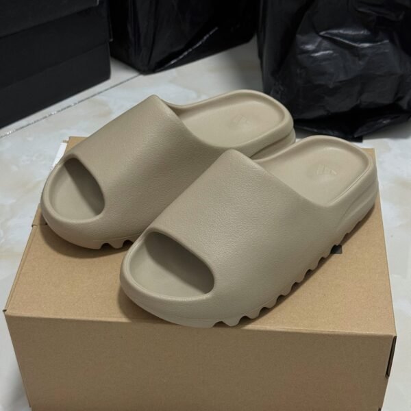 AD Yeezy Slide - Slides
