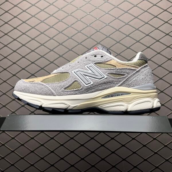 NB 990v3 - Sneakers