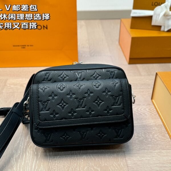 LV Outdoor Messenger - Bag