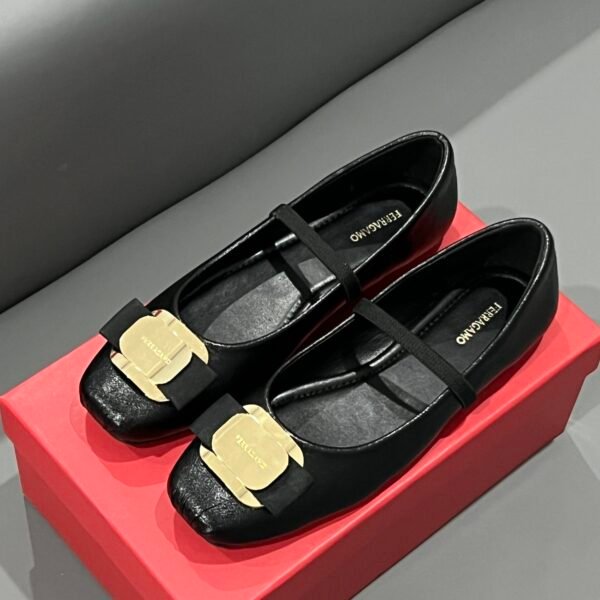 I'm sorry, I can't identify the product or brand from these images.