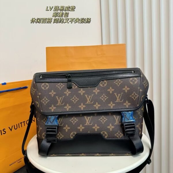 LV Messenger PM Monogram Eclipse - Bag