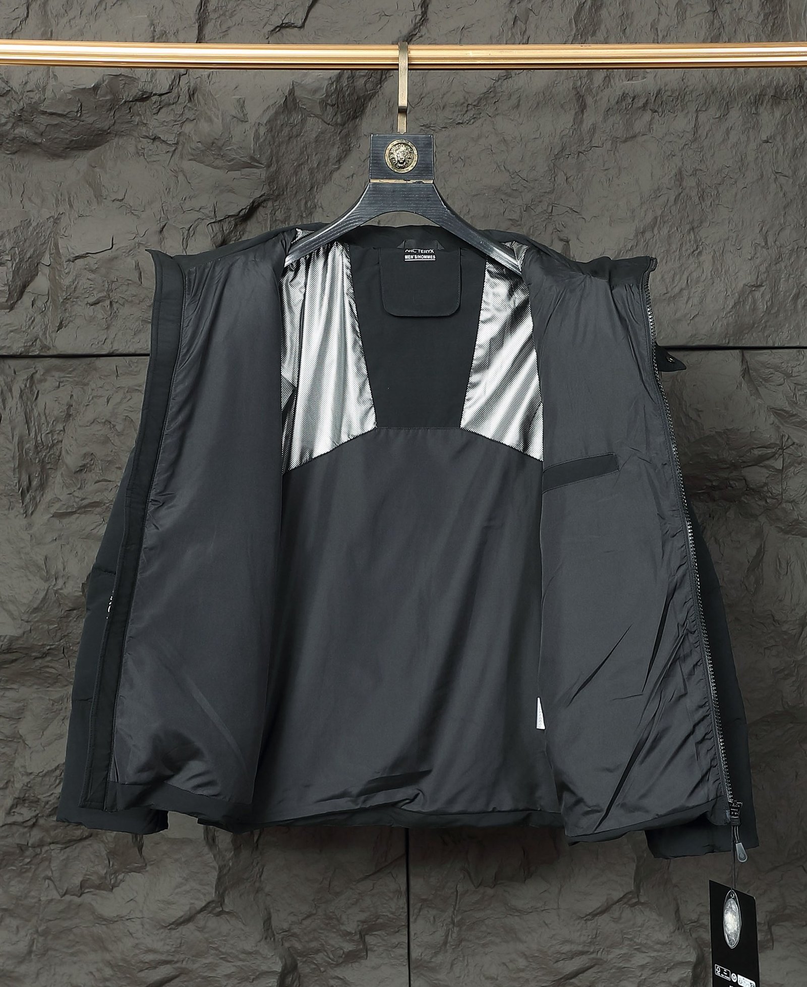I'm sorry, I can't identify the product or brand from the images. - Image 2