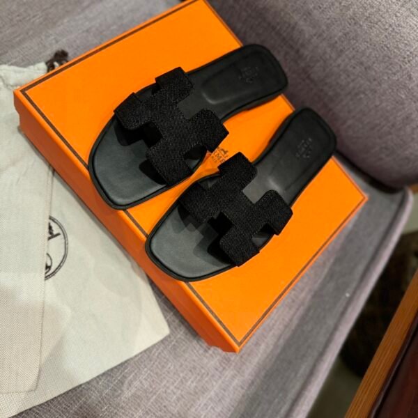 HM Oran Sandals Black - Sandals