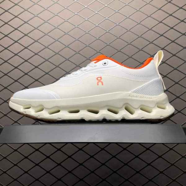 LW On Cloudtilt - Sneakers