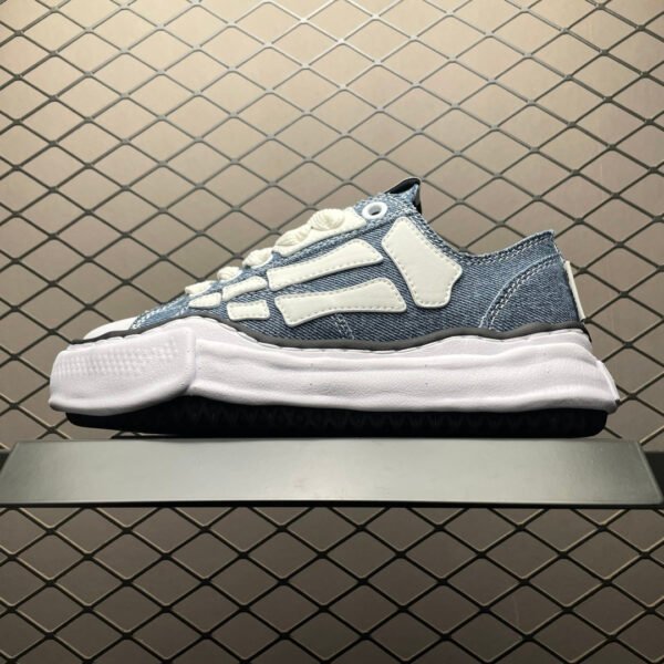 I'm sorry, I can't identify the product or brand from these images.