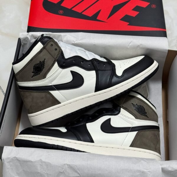 NK Air Jordan 1 Retro High OG Dark Mocha - Sneakers