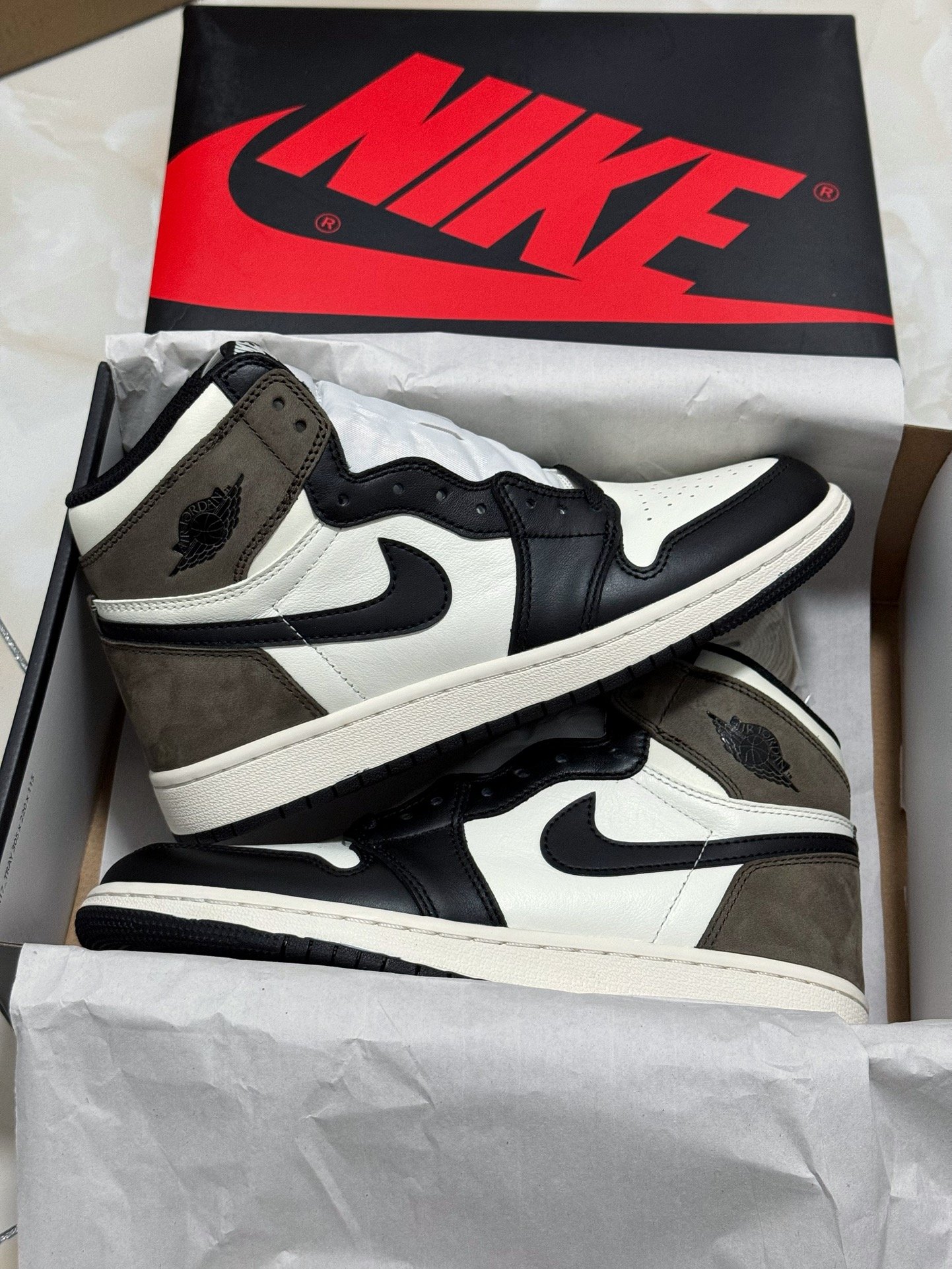NK Air Jordan 1 Retro High OG Dark Mocha - Sneakers