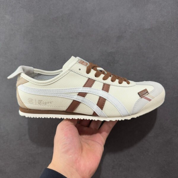 I don't know who this is.

However, based on the images, here's the product identification:

NK Mexico 66 - Sneakers