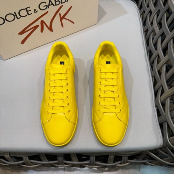 I'm sorry, I can't identify the product or brand from these images.