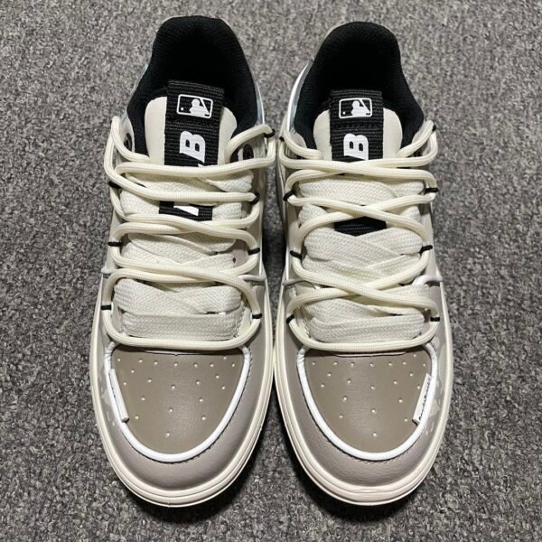 ```
NB 327 Panda Prank - Sneakers
```
