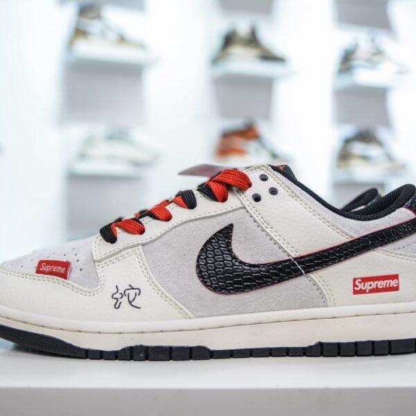 NK Dunk Low Supreme - Sneakers