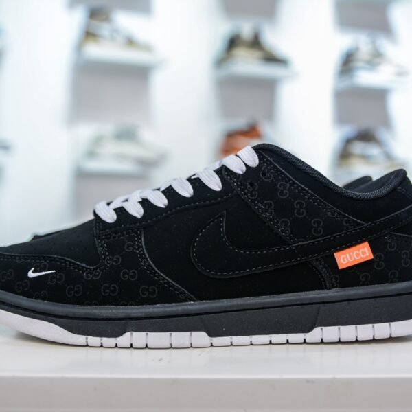 NK Dunk Low x GG - Sneakers